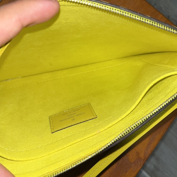 Louis Vuitton pochette pistachio ❤️ - Picture 6 of 8